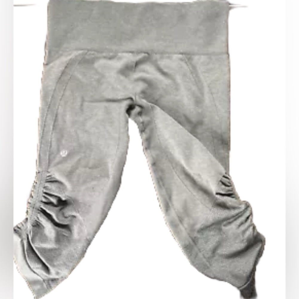 🤩 NEW ITEM! LuLuLemon Athletica Women’s IN THE FLOW SEAMLESS Crop Capri LEGGINGS